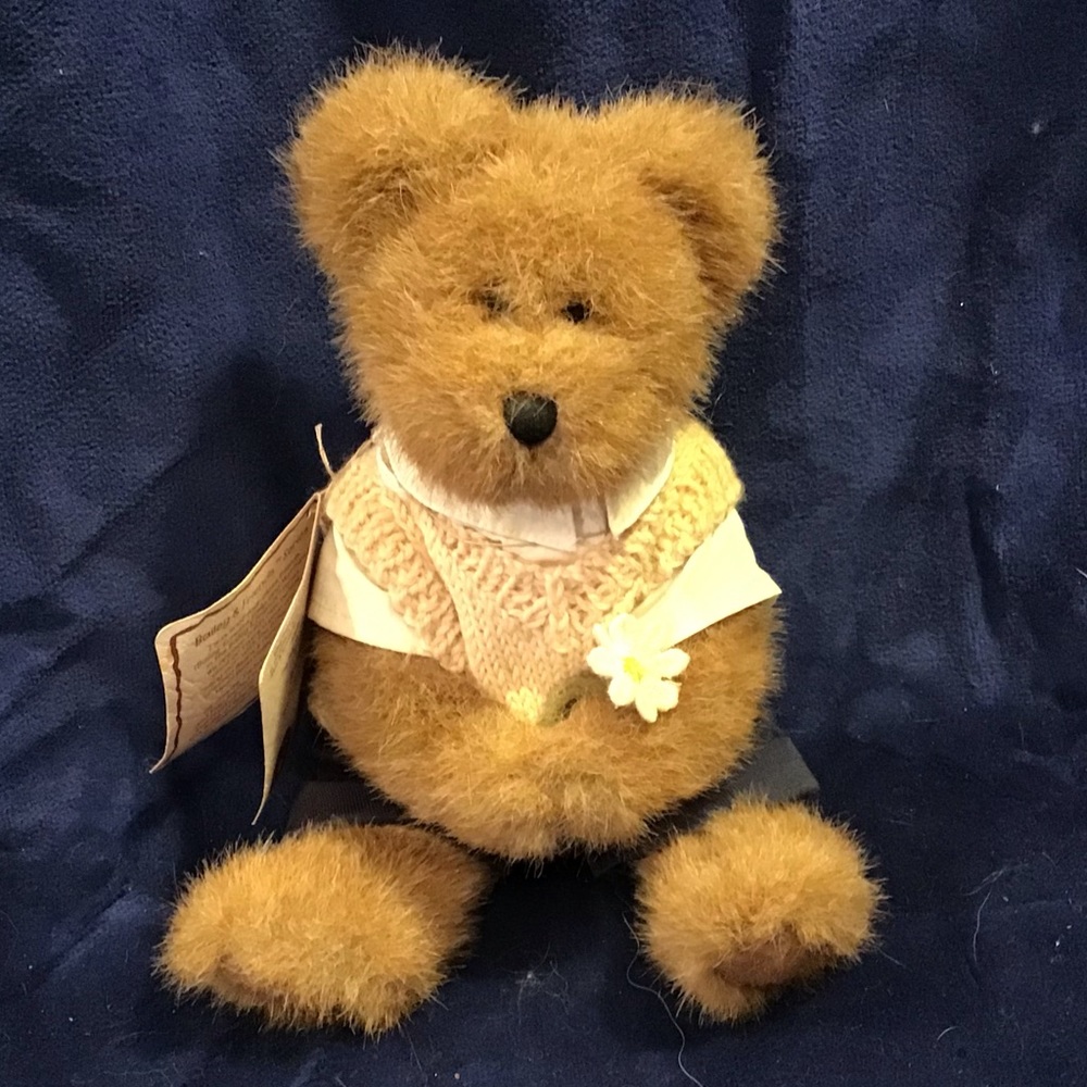 Boyd’s Bears collectible bear with floral gift,NWT